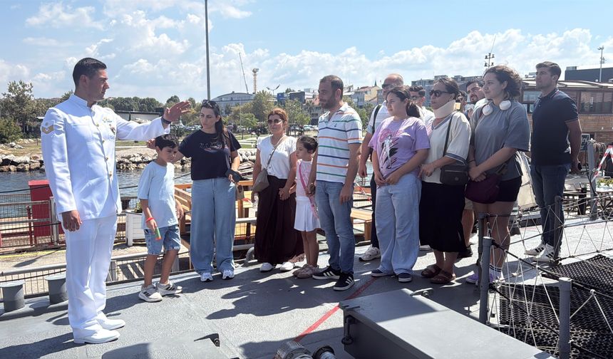 TCG Tuzla, Yalova'da vatandaşların ziyaretine açıldı