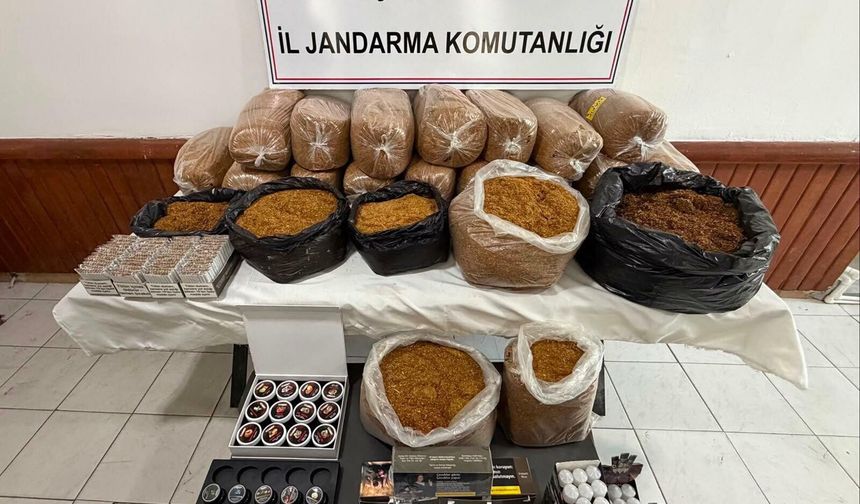Uşak'ta jandarmadan uyuşturucu ve kaçak tütün operasyonu