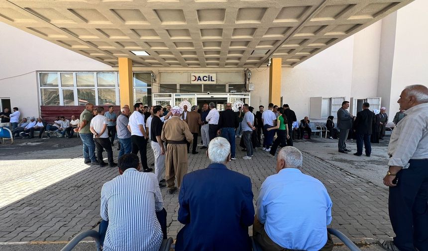 Yüksekova'da minibüsle kamyonet çarpıştı: 10 yaralı