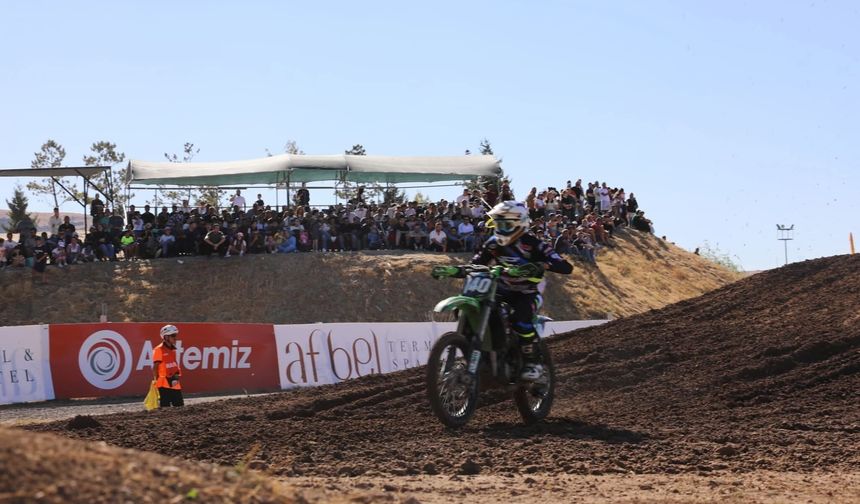 Afyonkarahisar'da piste çıkan Jeffrey Herlings Dünya Motokros Şampiyonu