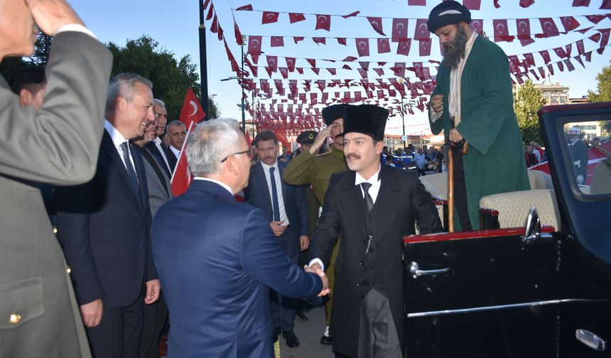 Atatürk'ün Sivas'a gelişi temsili olarak canlandırıldı