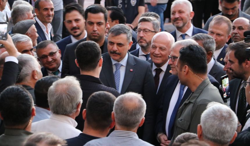 Bakan Çiftçi, Ertuğrul Gazi Türbesi'ni ziyaret etti (3)