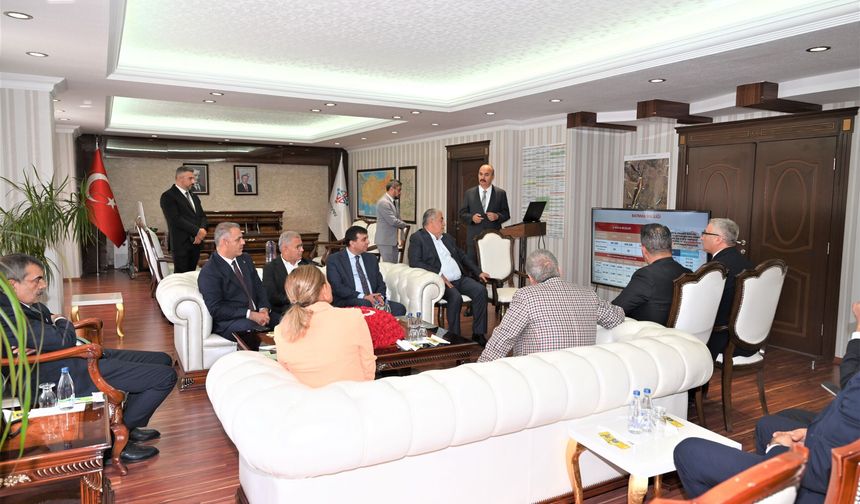 Bakan Tekin: Top artık bizde, hep beraber bu sürece sahip çıkalım