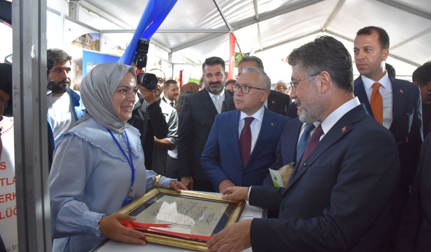 Bakan Yumaklı: 107 yıl önce istiklal için ayağa kalkan Türkiye, bugün istikbalini inşa ediyor (2)