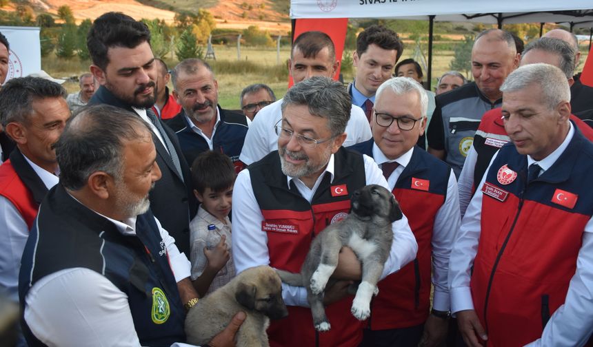 Bakan Yumaklı: 107 yıl önce istiklal için ayağa kalkan Türkiye, bugün istikbalini inşa ediyor (3)