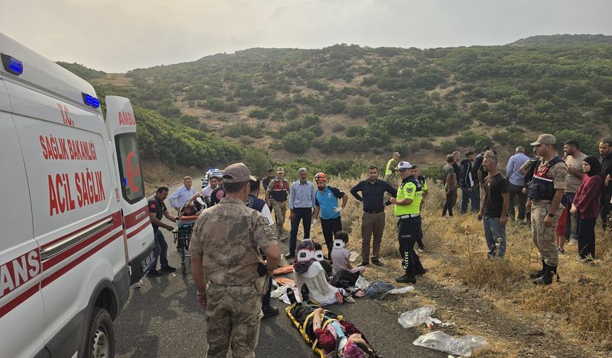 Bingöl'de minibüs şarampole devrildi: 10 yaralı