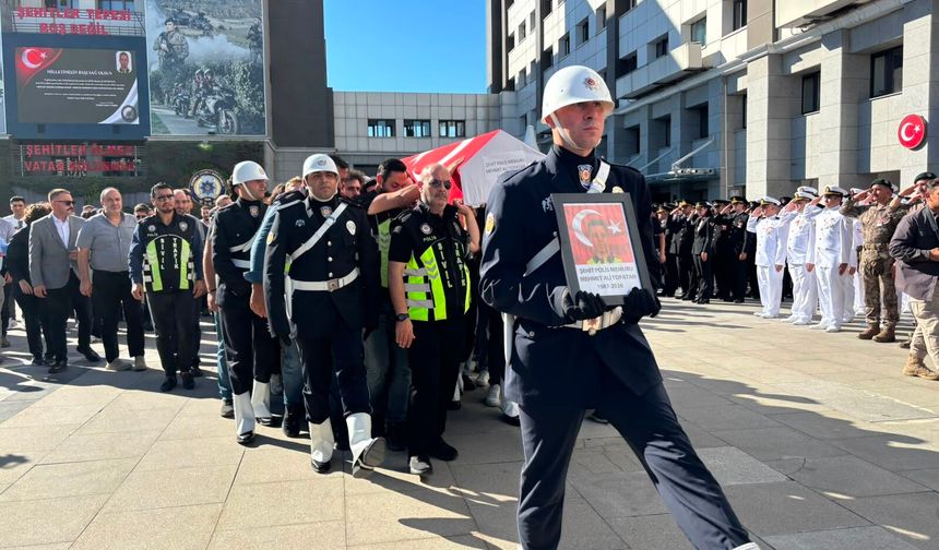 Esenyurt'ta saldırıda şehit olan polis memuru için İstanbul Emniyet Müdürlüğü'nde tören