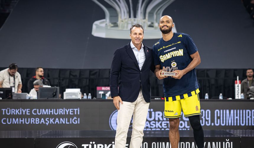 Fenerbahçe Tarfin, şampiyonluk kupasını aldı / Fotoğraf eklendi
