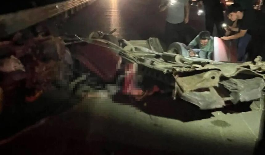 Kamyonetle çarpışan otomobilin sürücüsü ile eşi öldü