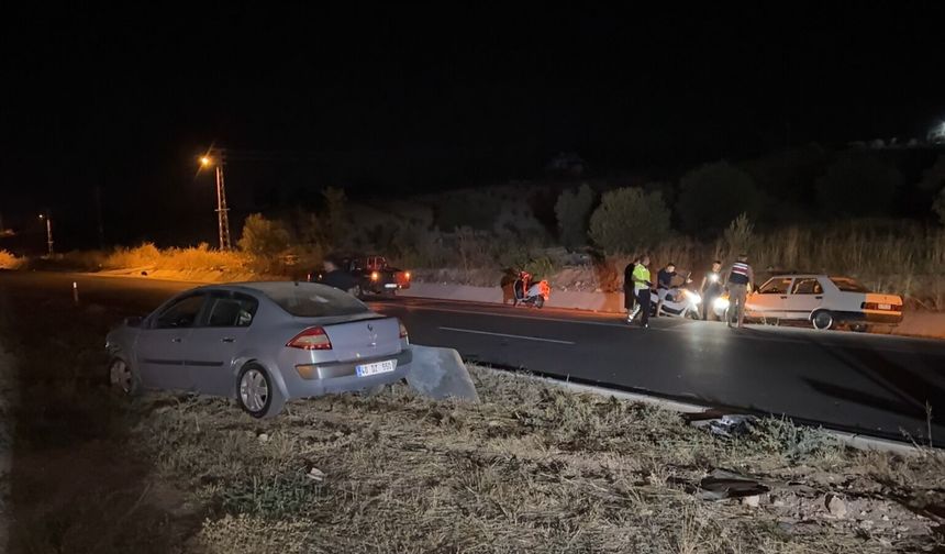 Kilis'te otomobil ile motosiklet çarpıştı: 2 yaralı