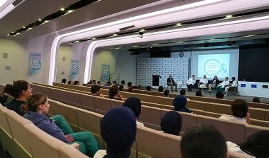 Medipol Mega Hastanesi'nde 'Prostat Kanserine Karşı Ortak Akıl: Farkındalık Paneli' düzenlendi