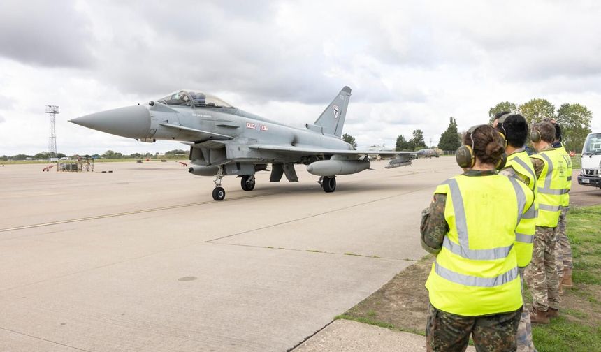 MSB: 'Eurofighter Typhoon' tedarik projesi kapsamında İngiltere'de uçak bakım tesisleri incelendi
