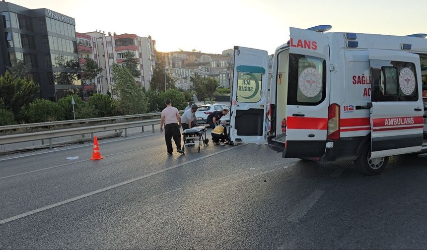 Otomobille çarpışan motosikletin sürücü yaralandı