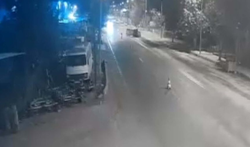 Otomobille kamyonet çarpıştı: 1 ölü, 2 yaralı