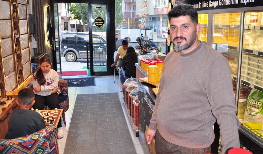 Şarküteride Kars kaşarı ödüllü satranç turnuvası