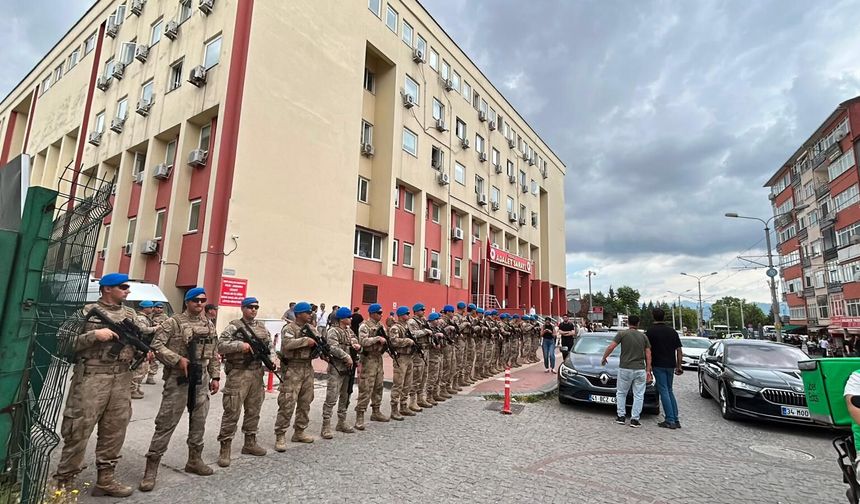 Suç örgütüne 2'nci dalga operasyon: 12 gözaltı