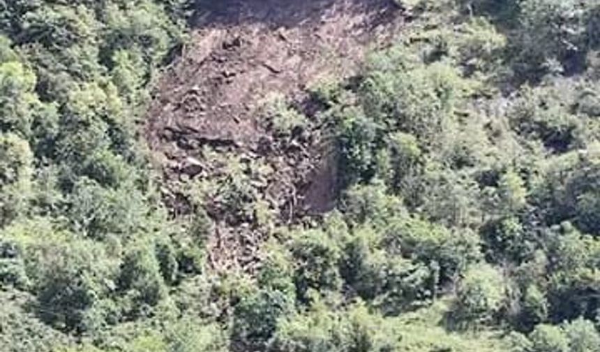 Trabzon'da heyelanda ev hasar aldı