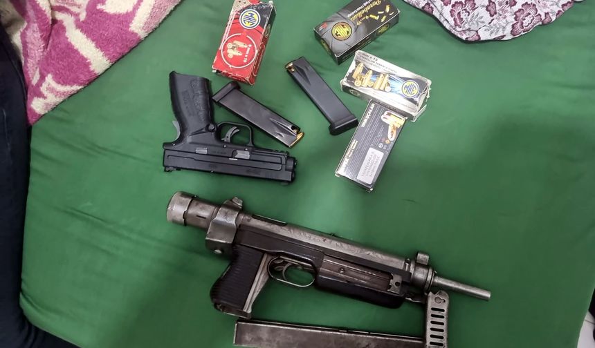 Adana merkezli 7 ilde kurgu trafik kazalarıyla sigorta şirketlerini dolandıran 80 şüpheli adliyede