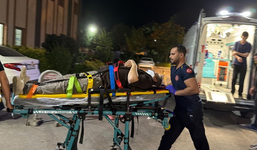 Adıyaman'da iki hafif ticari araç çarpıştı; 8 yaralı