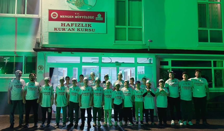 Arda Güler'den hafızlık öğrencilerine imzalı forma