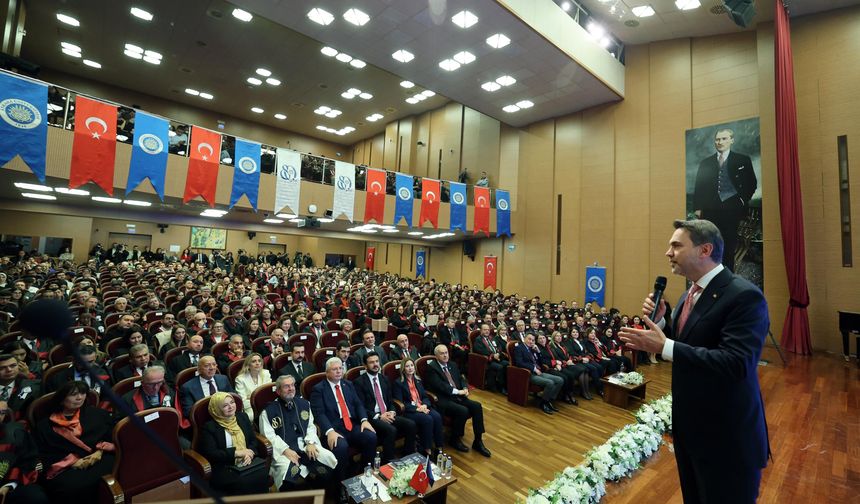 Bakan Bayraktar: Türkiye'yi gençlerle enerjide bağımsız kılacağız