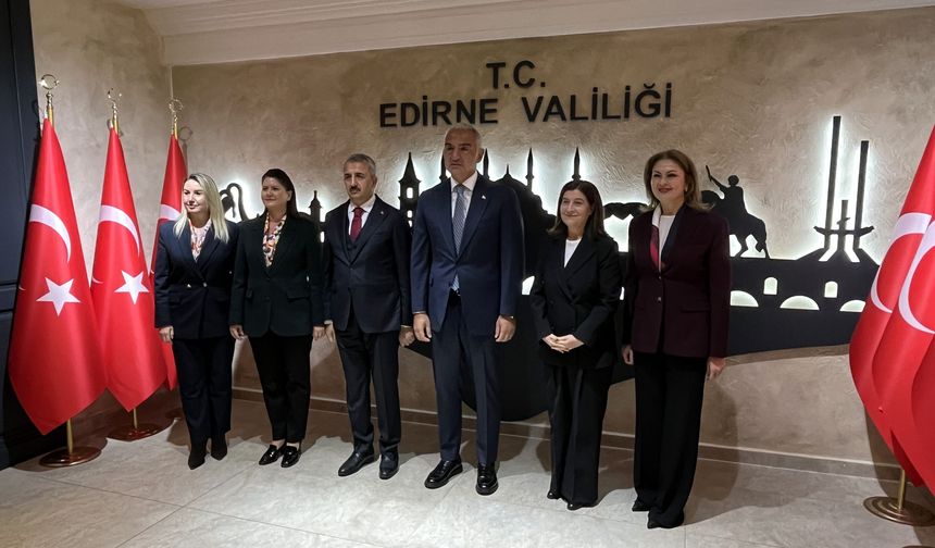 Bakan Ersoy: Kütüphaneleri çoğaltmak, toplumumuzun düşünce dünyasını zenginleştirmektir / Ek fotoğraflar