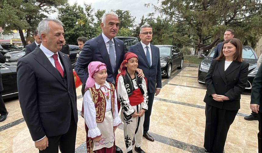 Bakan Ersoy: Kütüphaneleri çoğaltmak, toplumumuzun düşünce dünyasını zenginleştirmektir