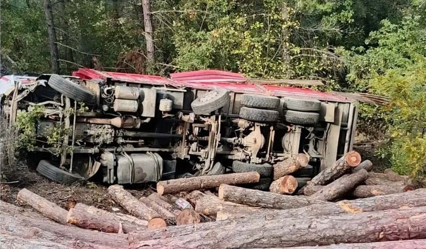 Çanakkale'de yol çöktü kamyon devrildi: 1 ölü, 1 yaralı