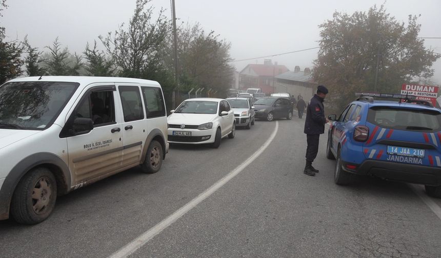 Canlı tavuk yüklü kamyon devrildi: 4 yaralı