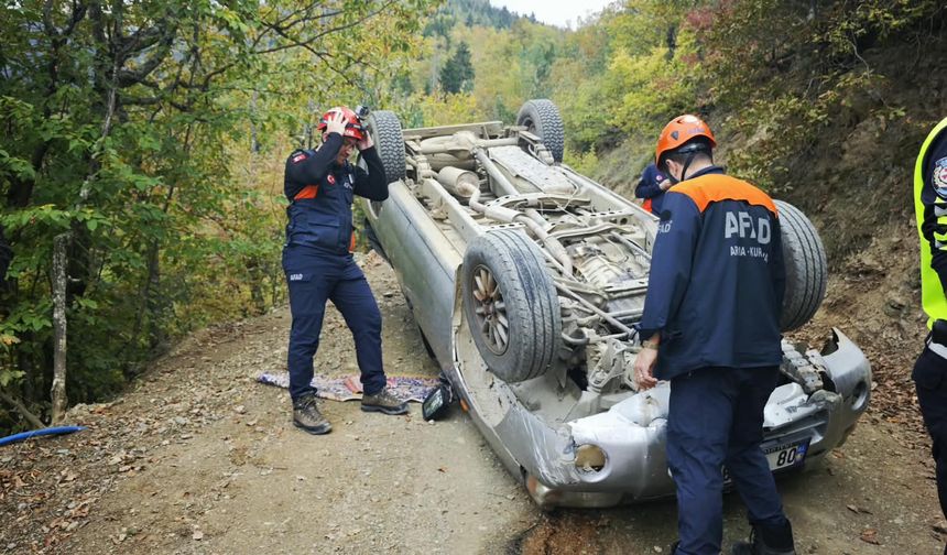 Freni tutmayan kamyonet takla attı; 2 yaralı