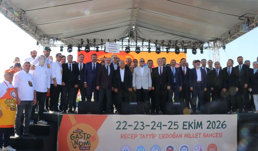 Gastronomi Günleri'nde 1 ton börek aşı çorbası ikram edildi