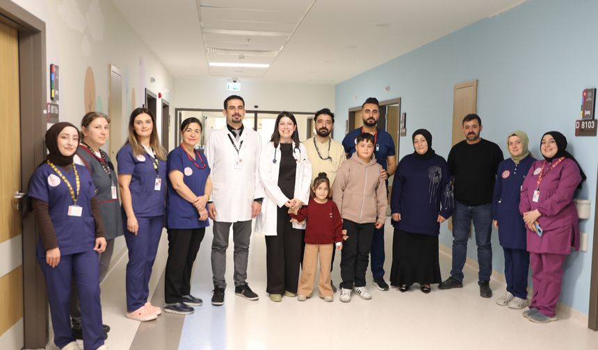 Gaziantep'te iki kardeşin kalbindeki delik aynı gün kapatıldı