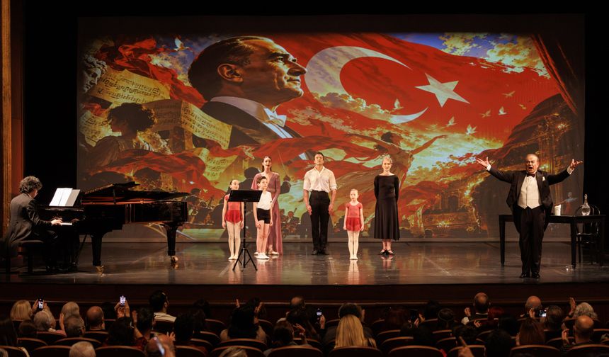 İstanbul'da 'Atatürk ve Sanat' gösterisi Cumhuriyet Bayramı'nda sahnelendi