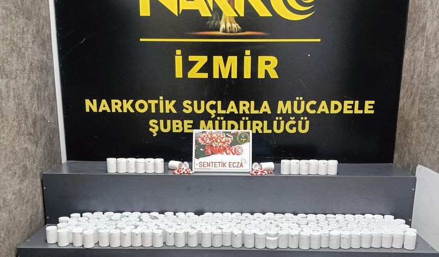 İzmir'de toprağa gömülü 17 bin 528 sentetik ecza ele geçirildi 2 gözaltı