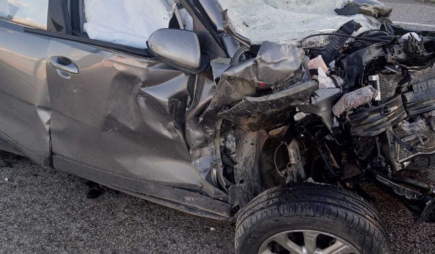 Malatya'da otomobil ile minibüs çarpıştı; 1'i ağır 3 yaralı