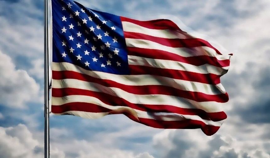 New York'ta ICE görevlisi gözaltı işlemi sırasında şüpheliyi silahla vurarak yaraladı