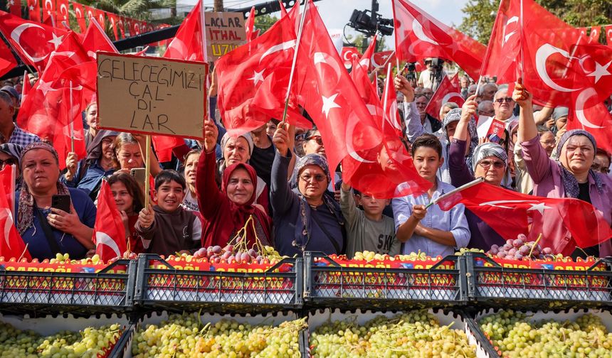 Özgür Özel: Yeni Parti karanlığa inat yakılmış bir mumdur (2)