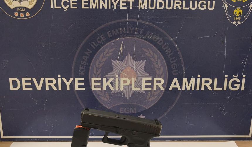 Polis takibiyle üzerindeki korsede tabancayla yakalanan alkollü sürücüye 250 bin lira ceza