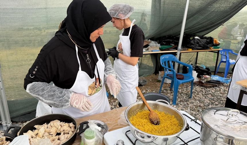 Tarihi Karakuş Tümülüsü'nde yemek yarışması