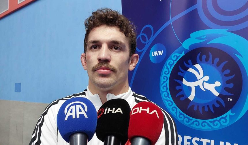 Yüksel Sarıçiçek, Dünya Güreş Şampiyonası'nda finale yükseldi
